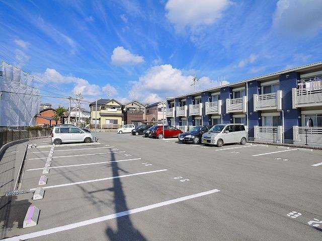 レオネクストＳｍｉｌｅの駐車場|駐車場があるので、車を買う予定の方も安心です