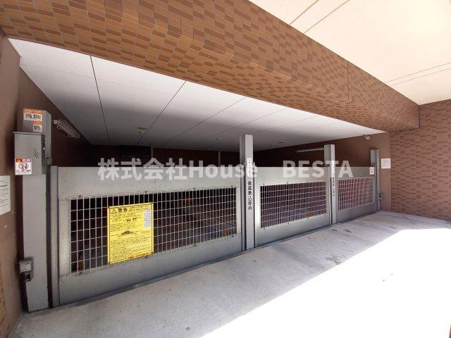 エステムコート神戸西Ⅲフロンタージュの駐車場