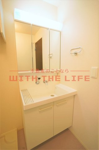 シュトラール【キャッシュバック対象】の独立洗面台|独立洗面化粧台が付いています