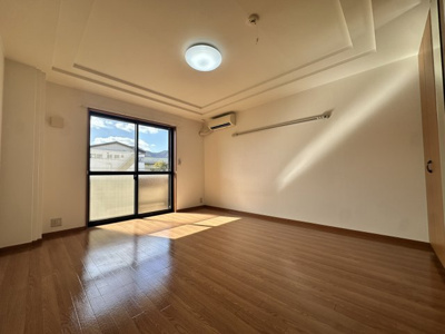 【居間・リビング】 | 昴～すばる～ | 姿見付きの収納扉です