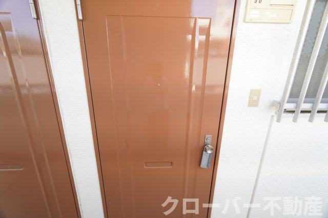美和ハイツの玄関