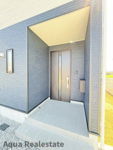 高松市前田西町の新築一戸建の玄関|ゆったりとした玄関です