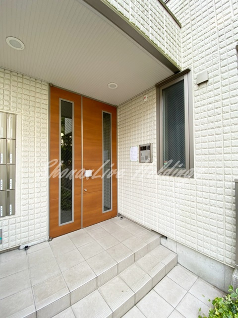 ルミエール　ブランのエントランス|清潔感のあるエントランスです♪