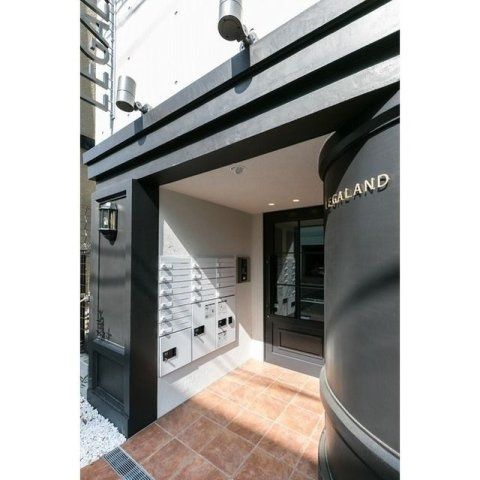 LEGALAND笹塚のエントランス