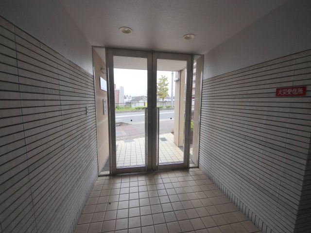 生駒市西松ケ丘の賃貸マンションのロビー
