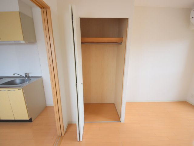 生駒市西松ケ丘の賃貸マンションの収納
