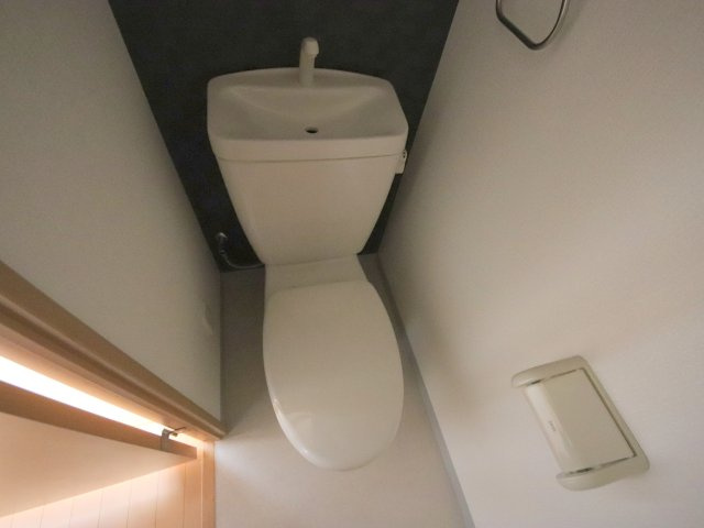生駒市西松ケ丘の賃貸マンションのトイレ