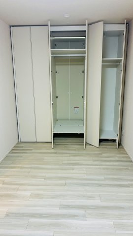 ブランシエラ岡山の居間・リビング|間仕切り可能な洋室部分です。間仕切りを空けるとリビングとつながります