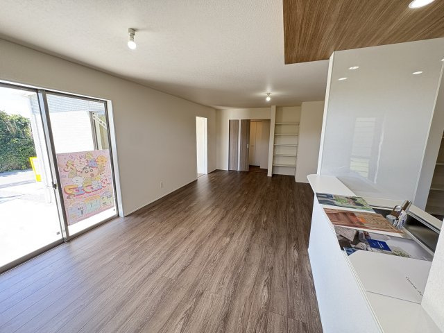 GL南城市玉城百名3期-2号棟　＼☆ご成約時 キャッシュバック☆／の居間・リビング|使いやすい居間です