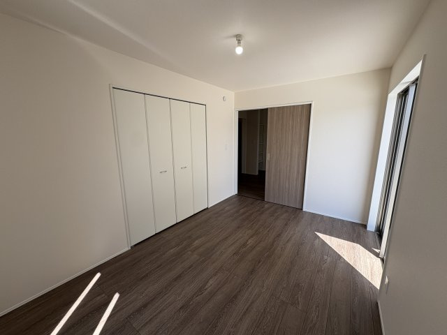 GL南城市玉城百名3期-2号棟　＼☆ご成約時 キャッシュバック☆／の洋室|落ち着いた色調の洋室です