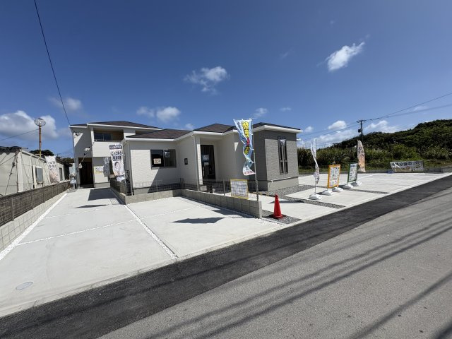 GL南城市玉城百名3期-2号棟　＼☆ご成約時 キャッシュバック☆／の前面道路含む現地写真|前面道路含む現地写真です