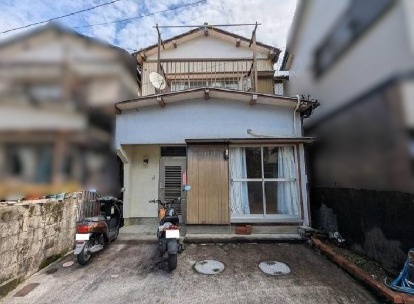 中秦泉寺の外観|前面駐車スペースあり。価格を抑えてマイホームを持ちたい方へ。