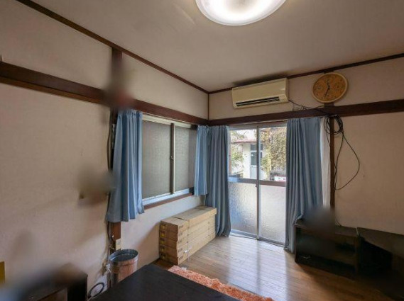 中秦泉寺の洋室|やわらかな光が入る、落ち着いたプライベート空間。