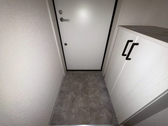 エムフラット衣摺Iの玄関