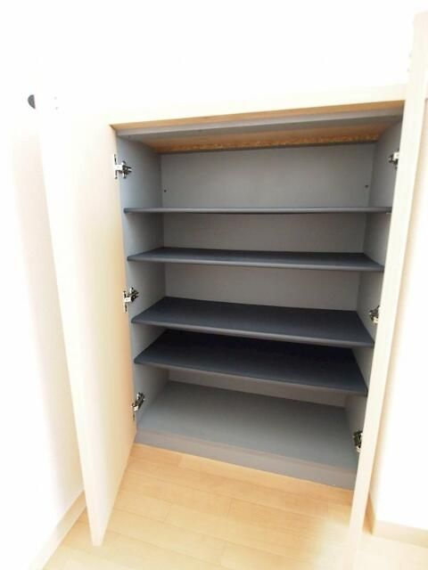 ドルチェ本八幡Ａ棟の玄関