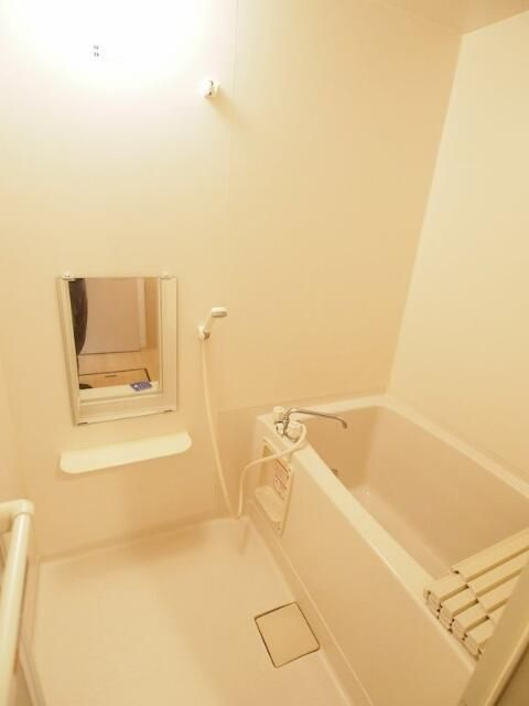 ドルチェ本八幡Ａ棟の浴室