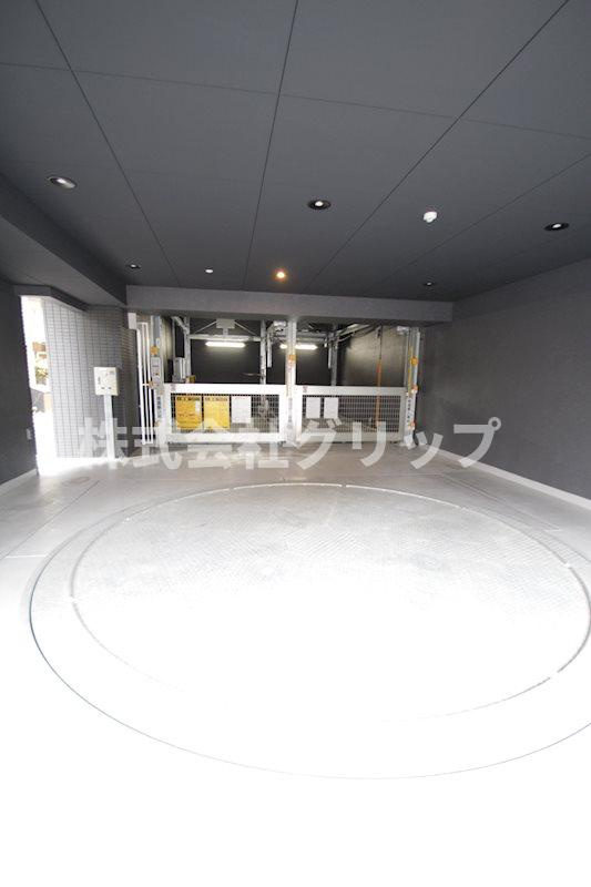 デュオステージ横浜中央の駐車場