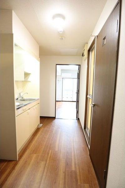 リブローネ南山の玄関