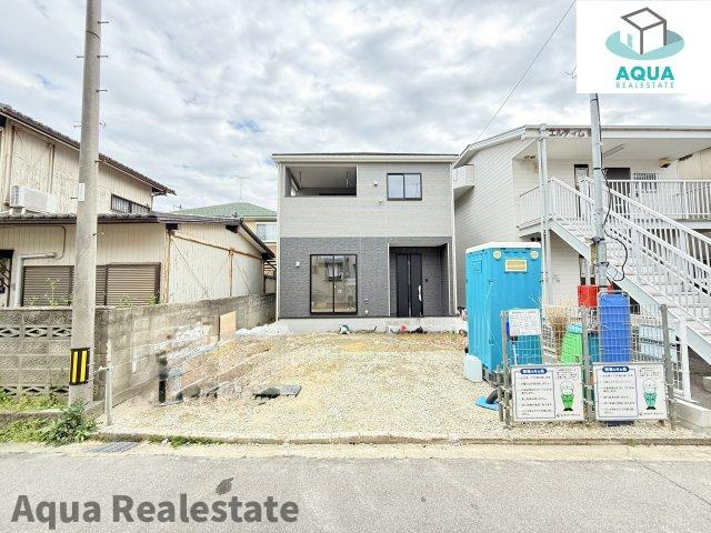 高松市太田上町の新築一戸建の玄関|明るい玄関です