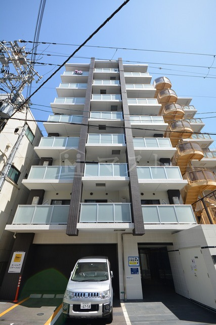 セオリー難波WESTの外観