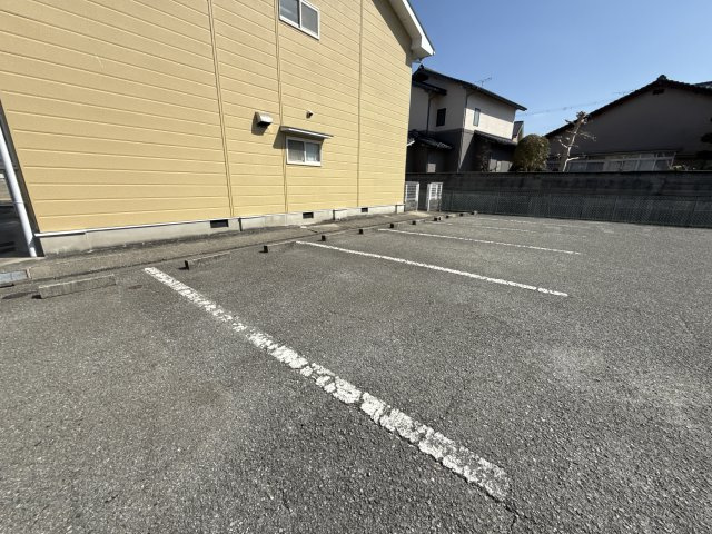 コーポラス垣口の駐車場