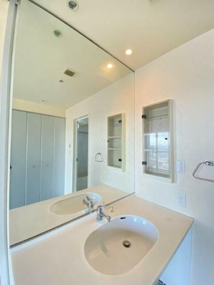 【洗面所】 | アクシア池袋 | 大きな鏡のある洗面所です(^^)/