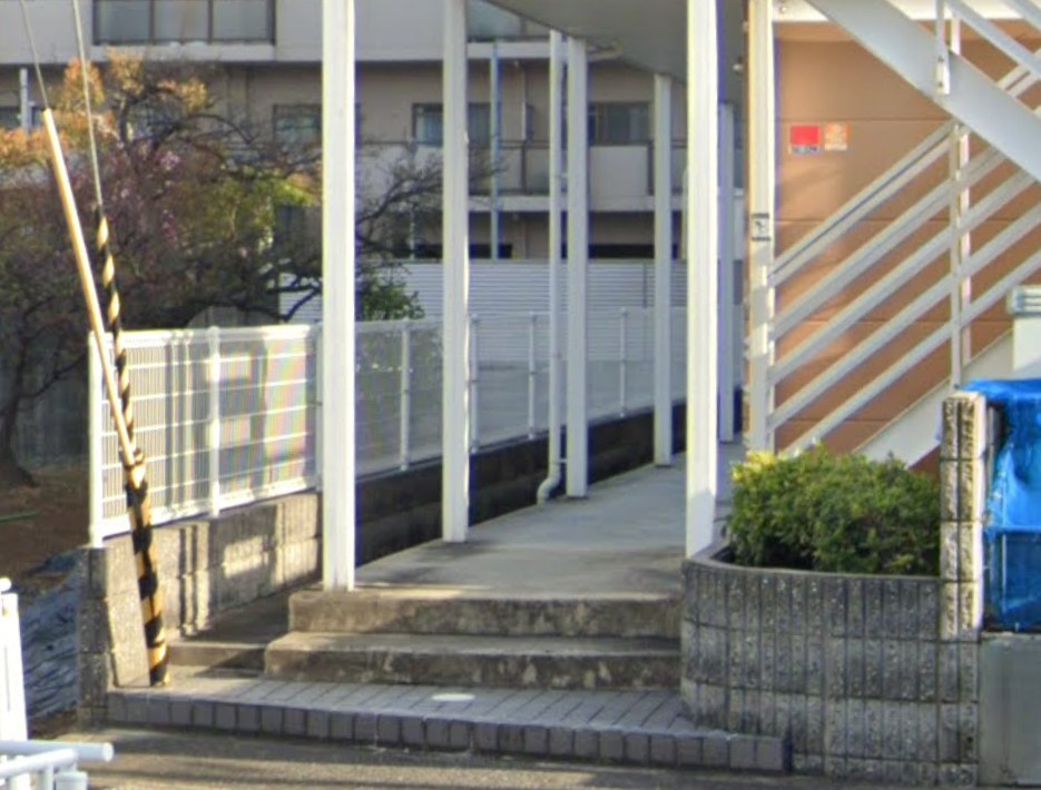 レオパレスハイムシードのエントランス