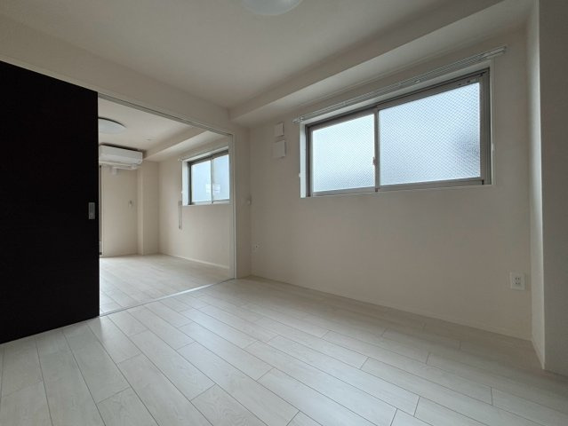 府中市美好町３丁目のアパートの居間・リビング