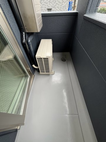 府中市美好町３丁目のアパートのバルコニー
