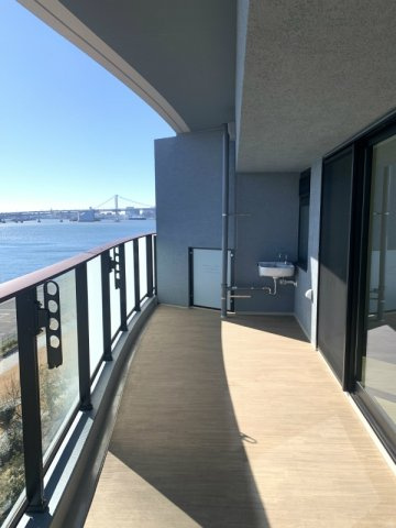 HARUMI FLAG SEA VILLAGE E棟のバルコニー