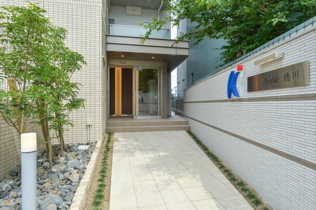 ノーブル徳川のエントランス