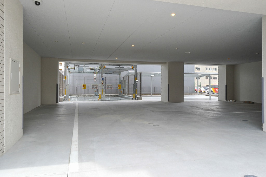 ノーブル徳川の駐車場
