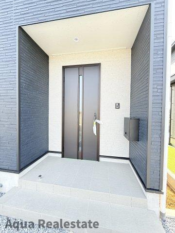 仲多度郡多度津町大字三井の新築一戸建の玄関|落ち着いた玄関です
