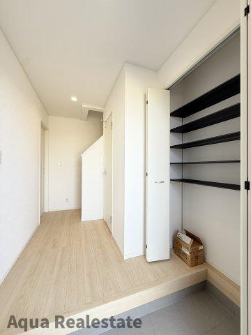 仲多度郡多度津町大字三井の新築一戸建の玄関|シンプルで使いやすい玄関です
