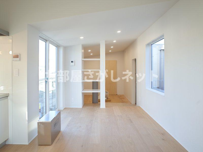 COLLAGE HOUSE【おとり物件なし】#学生・社会人にオススメ！初期費用分割払いOK！の居間・リビング