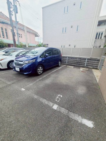 ソレーユ西宮の駐車場