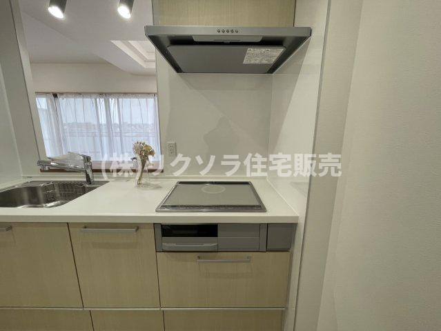 リバティパーク枚方F棟のキッチン|ビルトイン3口コンロ
■物件内覧・資金計画相談・住宅ローン相談、リフォーム相談、お問合せ受付中■
※当日・翌日のご内覧、ご相談はお電話でのお問合せがスムーズです！