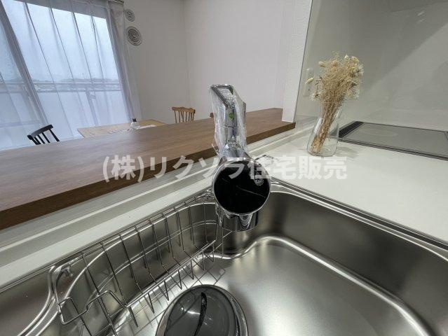 リバティパーク枚方F棟の設備|浄水器付き水栓
■物件内覧・資金計画相談・住宅ローン相談、リフォーム相談、お問合せ受付中■
※当日・翌日のご内覧、ご相談はお電話でのお問合せがスムーズです！