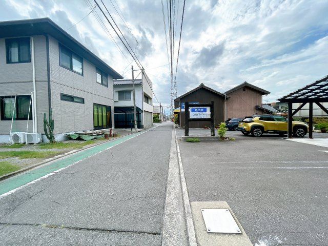 中村1丁目　中古住宅の前面道路含む現地写真