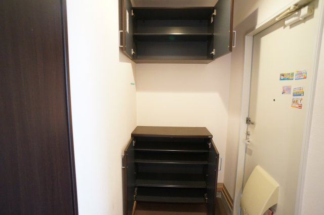 メゾン法蓮Ａの玄関