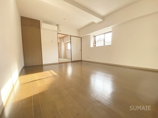カサグランデ大宮の洋室|フローリングきれいです！