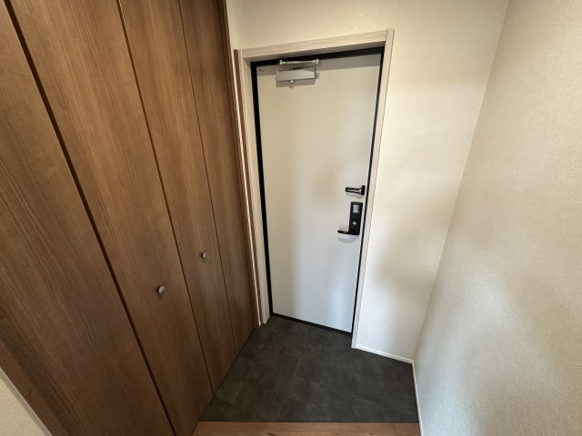 府中市白糸台４丁目のアパートの玄関