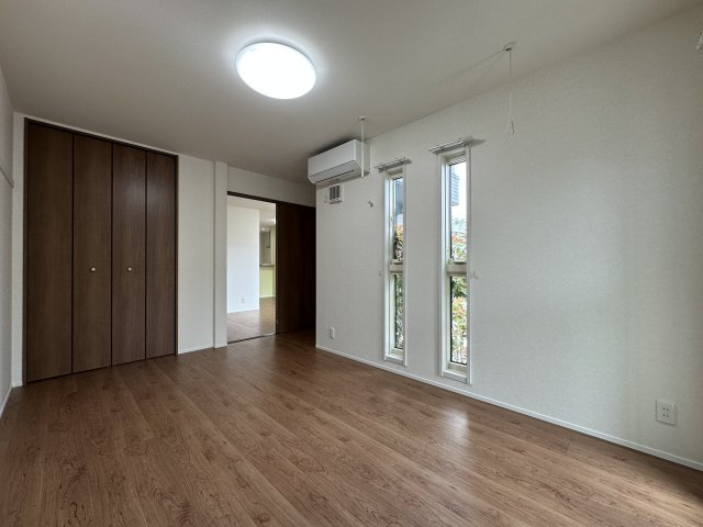 府中市白糸台４丁目のアパートの寝室