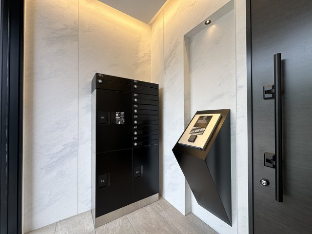 府中市白糸台４丁目のアパートのエントランス