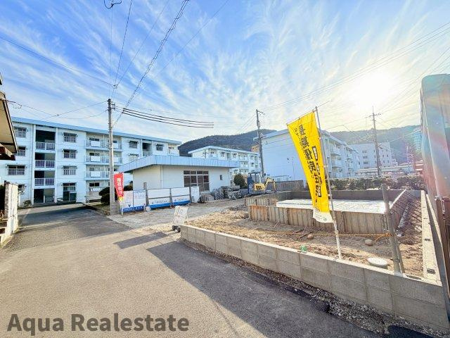 高松市西宝町１丁目の新築一戸建の前面道路含む現地写真