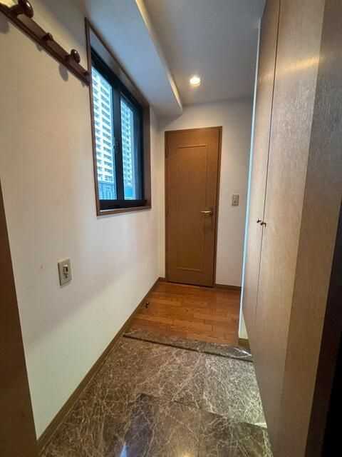 プレジール本郷ステーションプラザの玄関