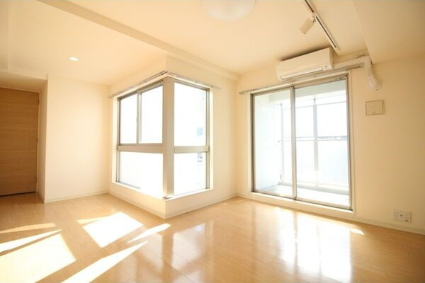 エルスタンザ栄南の居間・リビング