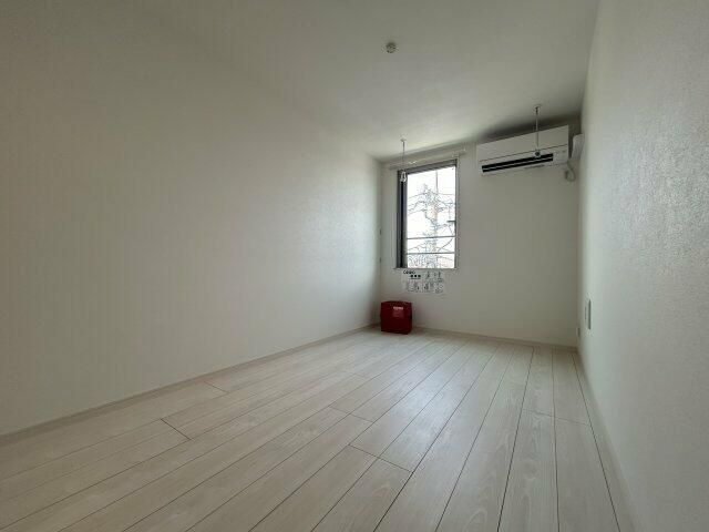 バズ西台Ⅲの洋室