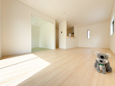【居間・リビング】 | 高崎市吉井町吉井川　新築住宅 | 窓を開けるとスッーと爽やかな風を感じるリビング。家族の笑顔が集まる幸せな空間。