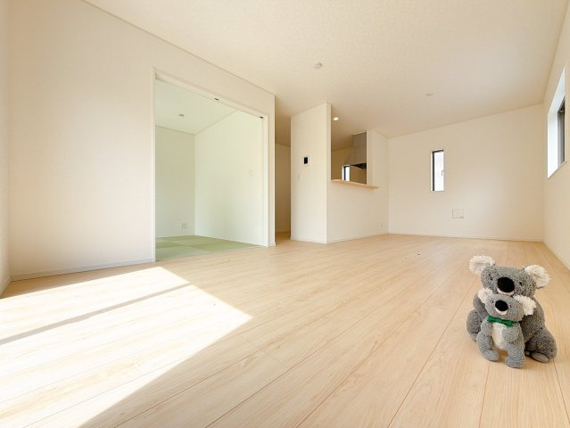 【居間・リビング】 | 高崎市吉井町吉井川　新築住宅 | 窓を開けるとスッーと爽やかな風を感じるリビング。家族の笑顔が集まる幸せな空間。
